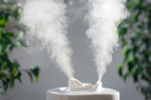 image of a humidifier depicting dry air symptoms in winter