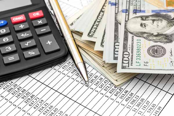 image of calculator and bank notes depicting heating oil energy costs