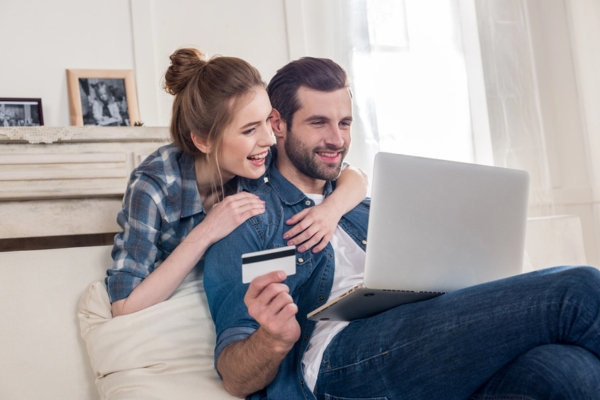 couple looking at a laptop while holding a credit card depicting payment plans