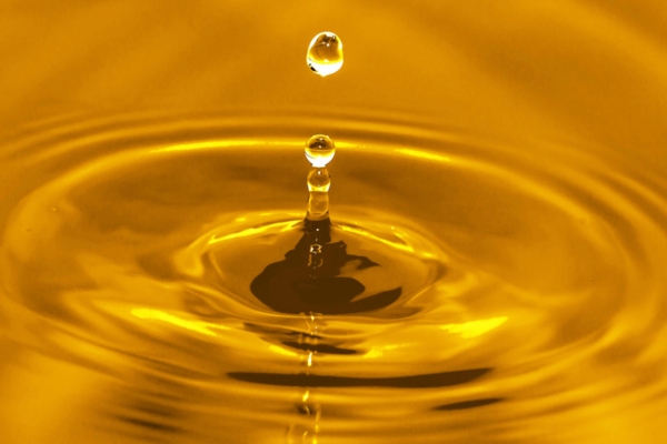 gold liquid depicting heating oil